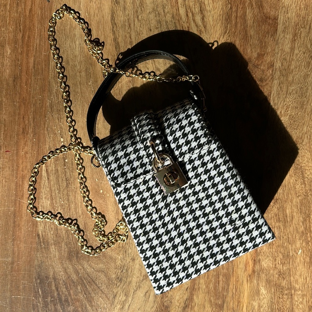 Houndstooth purse 🖤💛🤍